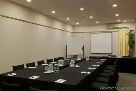 Distinction & Conference Centre - 16