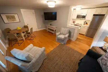 Town & Tide Inn - 6