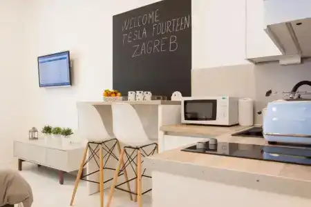 Tesla Boutique  & Rooms - 105