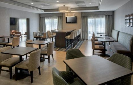 Hampton Inn Boston Logan Airport - 27