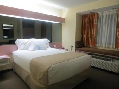 Microtel Inn by Wyndham - 32