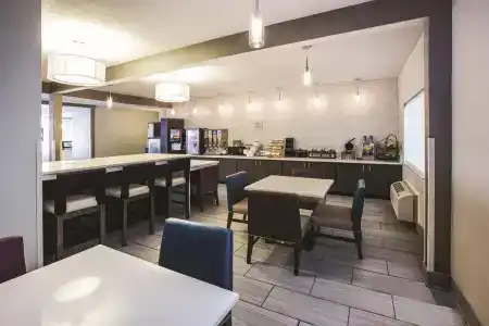 La Quinta Inn by Wyndham Indianapolis North at Pyramids - 20