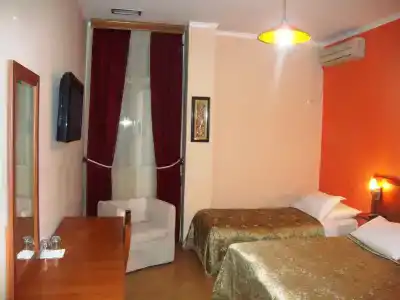 Nobel Tirana - 5