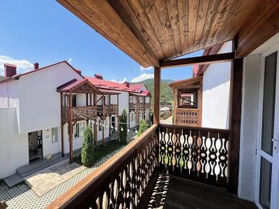 Motives Inn - 80