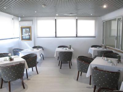 Best Western Regency Suites - 32