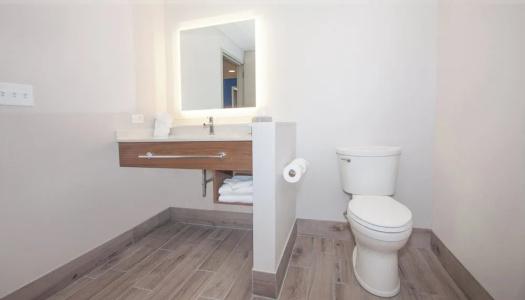 Holiday Inn Express & Suites Beach Beachfront by IHG - 93