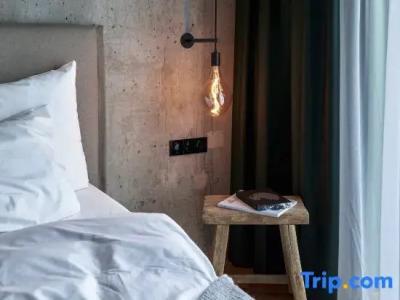 Gekko House Frankfurt, a Tribute Portfolio - 59