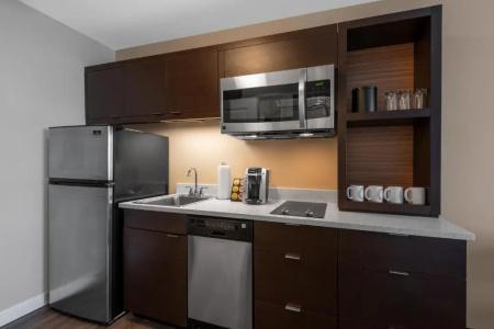 TownePlace Suites by Marriott Indianapolis Airport - 10
