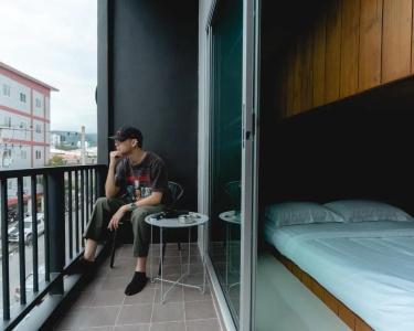 Psych Hostel - 6