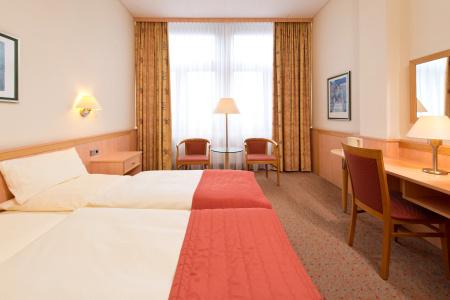 Steglitz International - 4