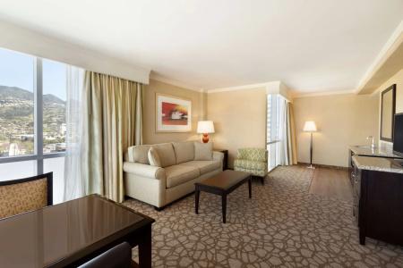 Embassy Suites Los Angeles - 2