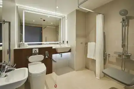 Courtyard by Marriott London City Airport - 6