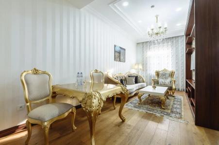 Royal Residence - 291