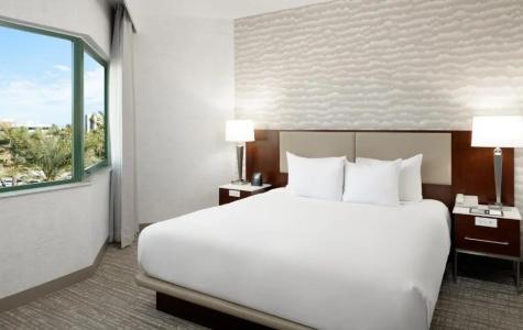 DoubleTree Suites by Hilton Phoenix - 60