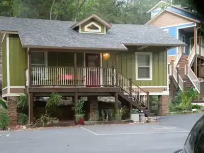 All Seasons Treehouse Village - 7