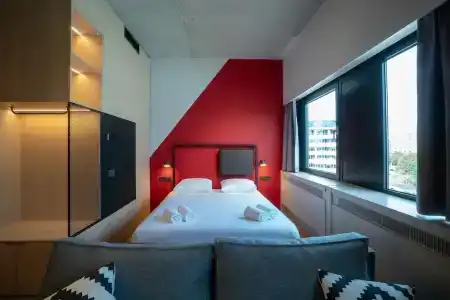 Via Suites - 35