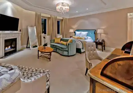 The Ritz-Carlton, - 3