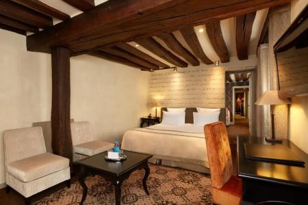 Le Pavillon de la Reine & Spa - Small Luxurys of the World - 151