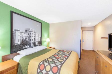 Super 8 by Wyndham LA - 15