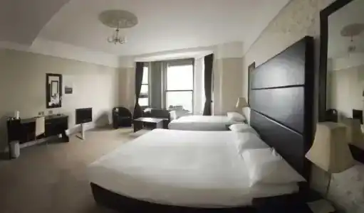 Queens & Spa - 59