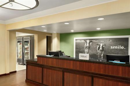 Hampton Inn Portland Airport - 14