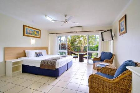 Cairns Queenslander & Apartments - 56