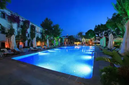 DoubleTree by Hilton Bodrum Marina Vista - 12