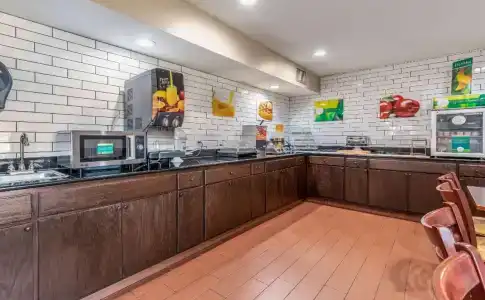 Quality Inn - 18