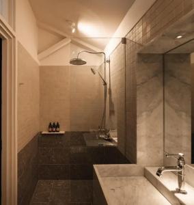 Noordin Mews - 27