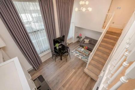 Queensgate Court - 328