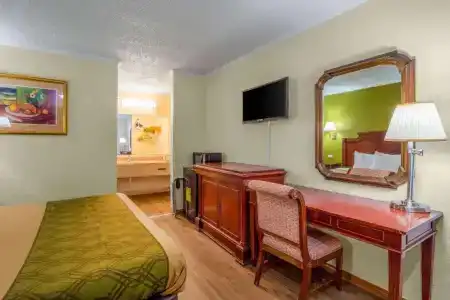Rodeway Inn & Suites Fort Jackson - 34