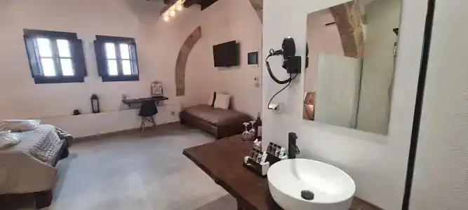 Ancient Knights Luxury Suites - 36