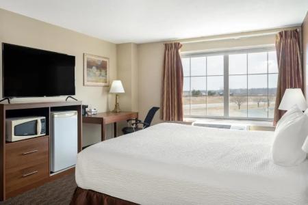 AmericInn by Wyndham North - 33