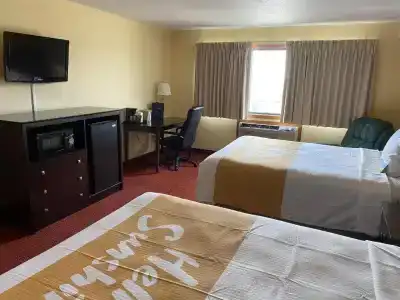 Days Inn & Suites by Wyndham Airport - 26