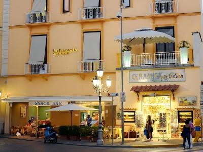 La Piazzetta Guest House - 14