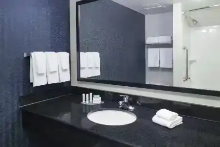 Fairfield Inn & Suites Kansas City - 41