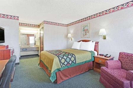 Super 8 by Wyndham Tucson Downtown Convention Center - 22