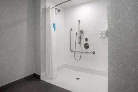 Hampton Inn by Hilton - Toronto - 35
