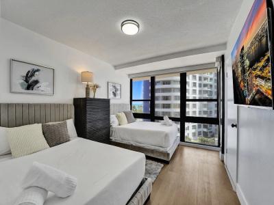 The Alexander All Suites - 326
