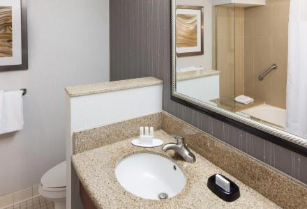 Courtyard by Marriott Miami at Dolphin Mall - 9