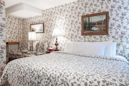 Stone Maiden Inn - 36