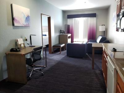 Best Western Plus San Antonio East Inn & Suites - 2