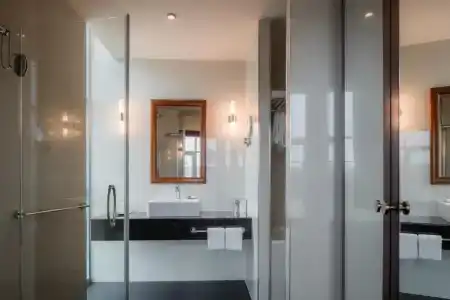 DoubleTree by Hilton Bratislava - 55