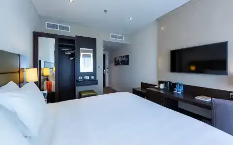 Premier Inn Airport - 8