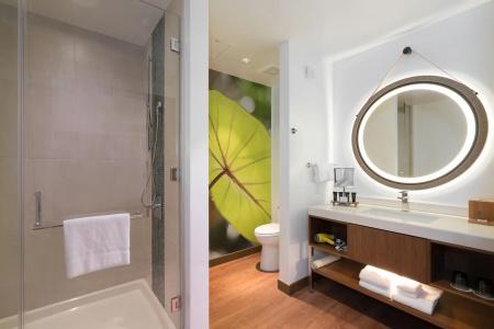 Hyatt Centric Waikiki Beach - 10
