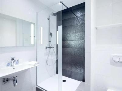 Kyriad Prestige Saint-Malo - 79