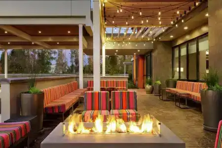 Home2 Suites By Hilton Portland Airport - 19