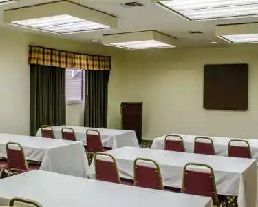 SureStay Studio by Best Western - 18