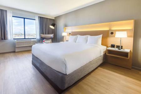 Radisson Phoenix Airport - 3