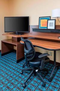 Fairfield Inn & Suites - 25